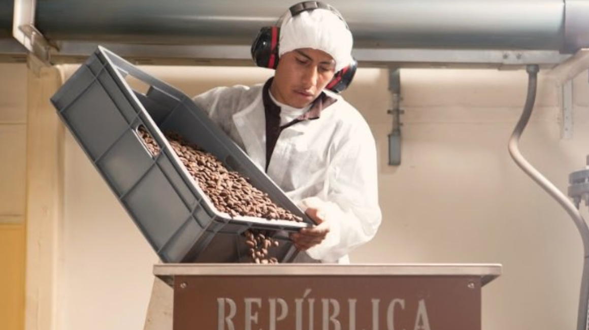 Producción de chocolate en República del Cacao, el 7 de junio de 2019.