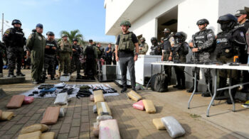 Fuerzas Armadas y la Policía Nacional desplegaron un megaoperativo en Socio Vivienda. Guayaquil, 26 de marzo de 2024