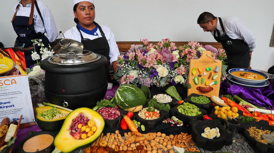 Muestra de ingredientes de la fanesca, el plato ícono de la Semana Santa en Ecuador.