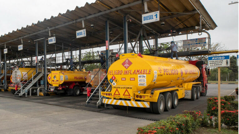 Despacho de combustibles en la Terminal Pascuales, 9 de enero de 2021. 