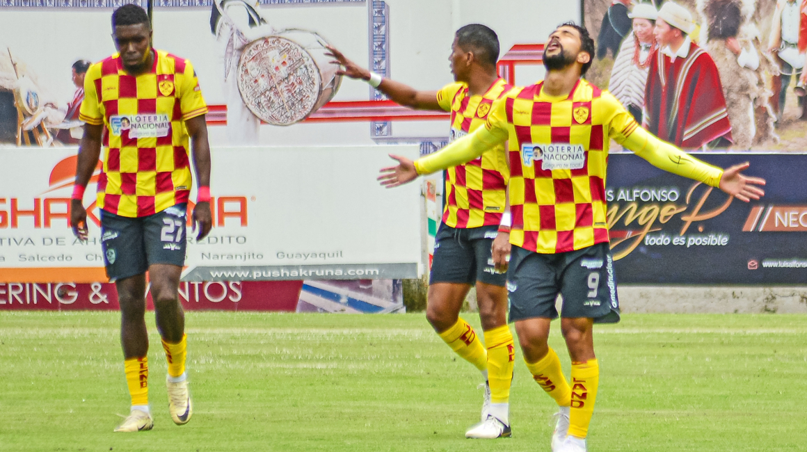 Jeison Medina celebra su gol en el partido de Aucas ante Mushuc Runa, el 30 de marzo de 2024.
