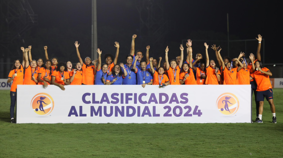 Las jugadoras de la selección de Ecuador festejan la clasificación al Mundial Sub 17 de 2024.