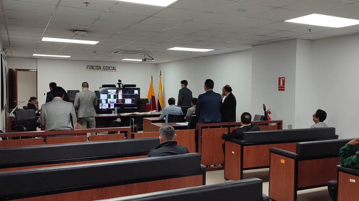 Abogados de los procesados fueron los primeros que llegaron a la audiencia en el Complejo Judicial Norte, en Quito, el 3 de abril de 2024.