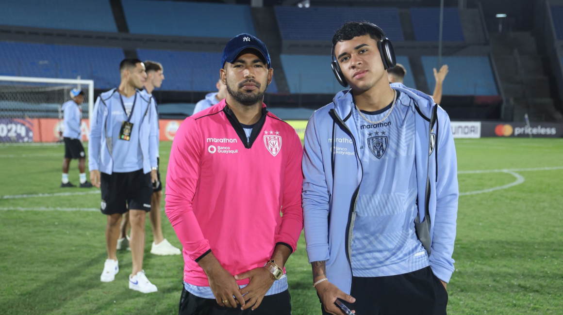 Junior Sornoza y Kendry Páez llegaron junto a Independiente para su partido frente a Liverpool, este 4 de abril de 2024.