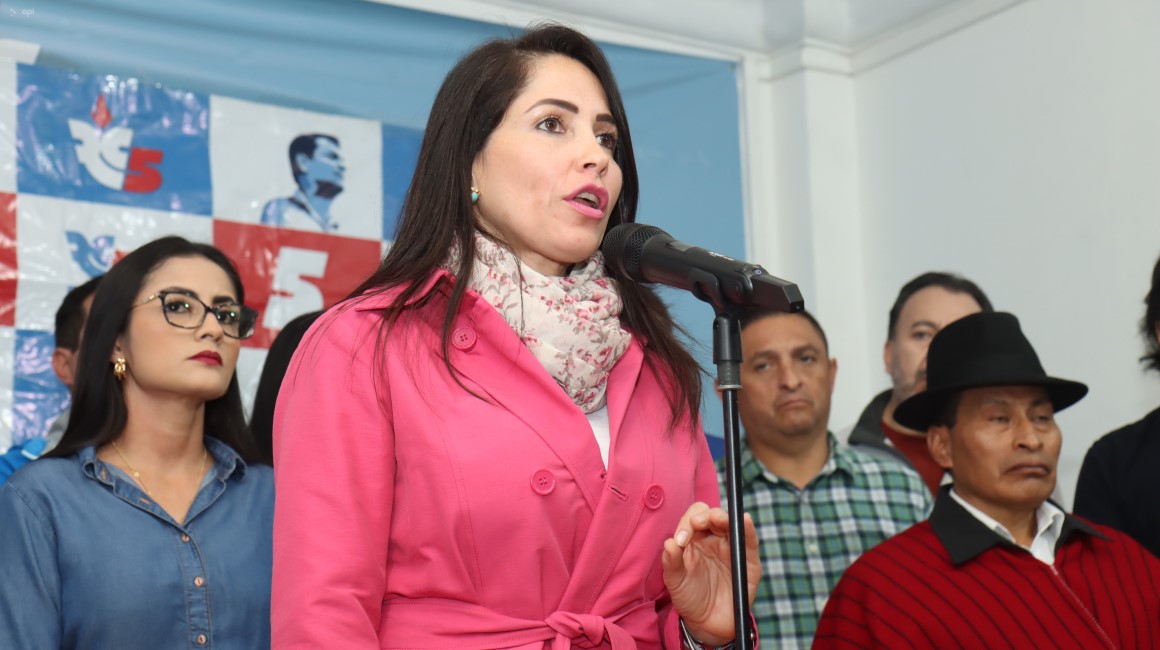 La ex candidata presidencial, Luisa González, rinde declaraciones este sábado 6 de abril de 2024 luego de la detención del exvicepresidente, Jorge Glas, en la Embajada de México, la noche del viernes 5 de abril.
