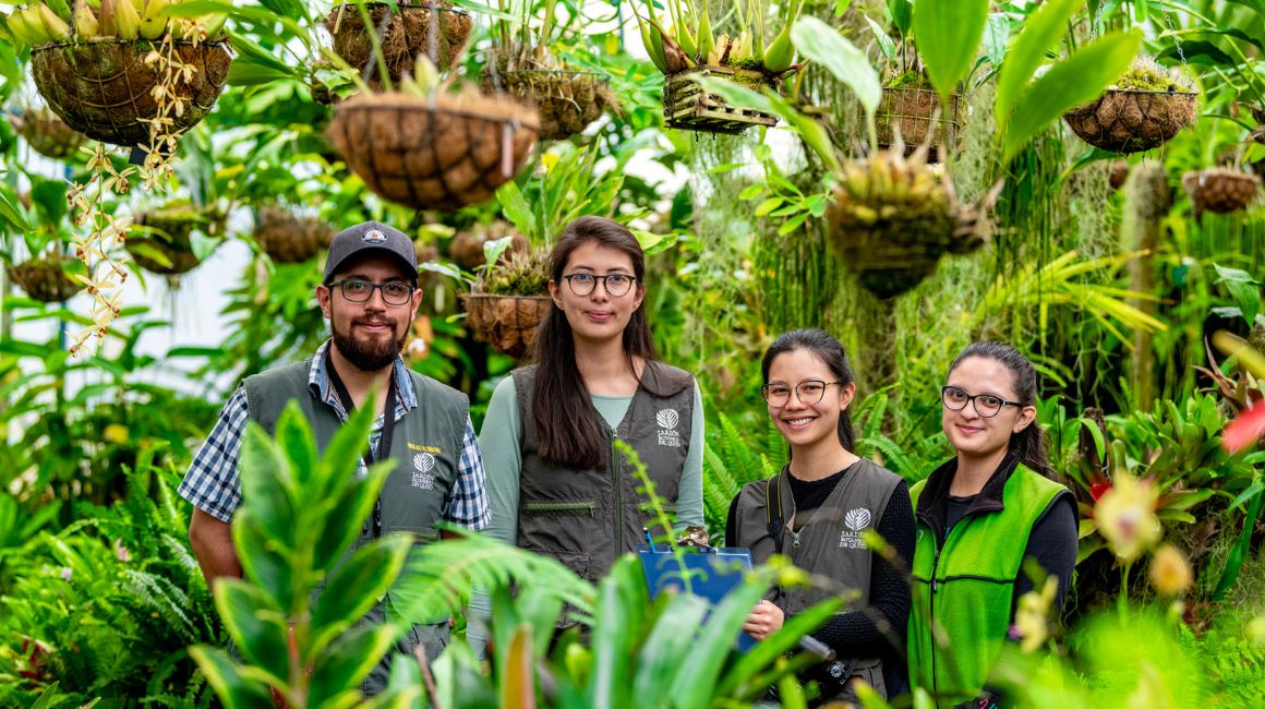 Parte del equipo de investigación del Jardín Botánico de Quito.