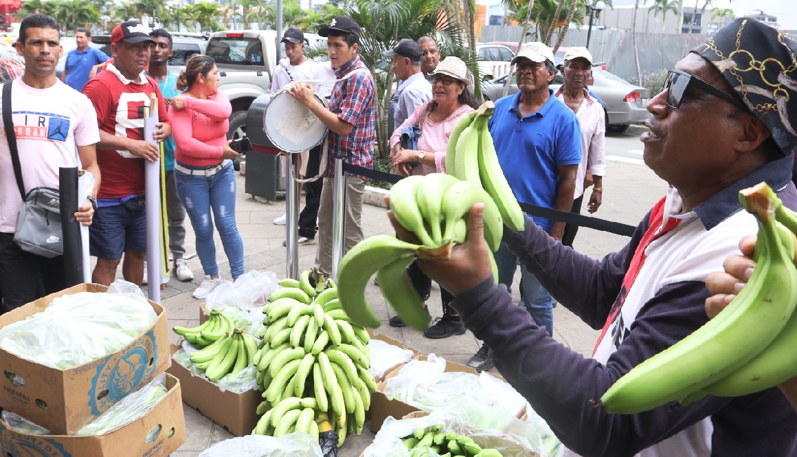Protesta de medianos bananeros en junio de 2023. Estados Unidos quiere mejoras las condiciones de trabajo de las bananeras.