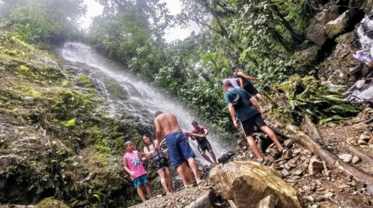 Un antídoto para el calor: Bucay ofrece 40 cascadas de agua helada a visitantes de Guayas