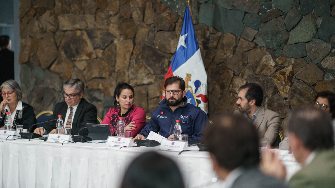 El presidente de Chile, Gabriel Boric, en una reunión con sus ministros el 12 de abril de 2024.