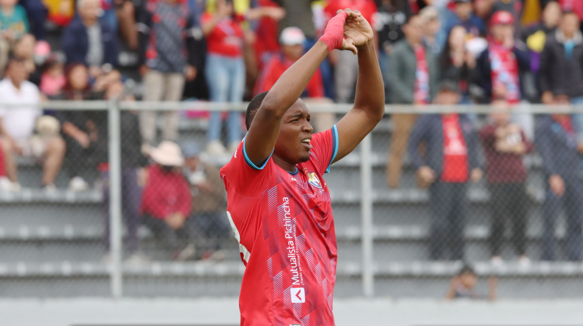 Antony Cheré celebrando su gol ante Imbabura, 14 de abril de 2024.