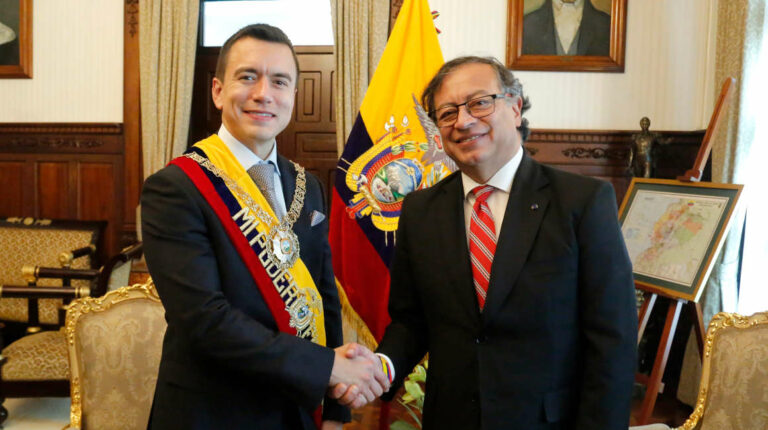 Petro suspende el gabinete bilateral de Colombia y Ecuador por asalto a la Embajada de México