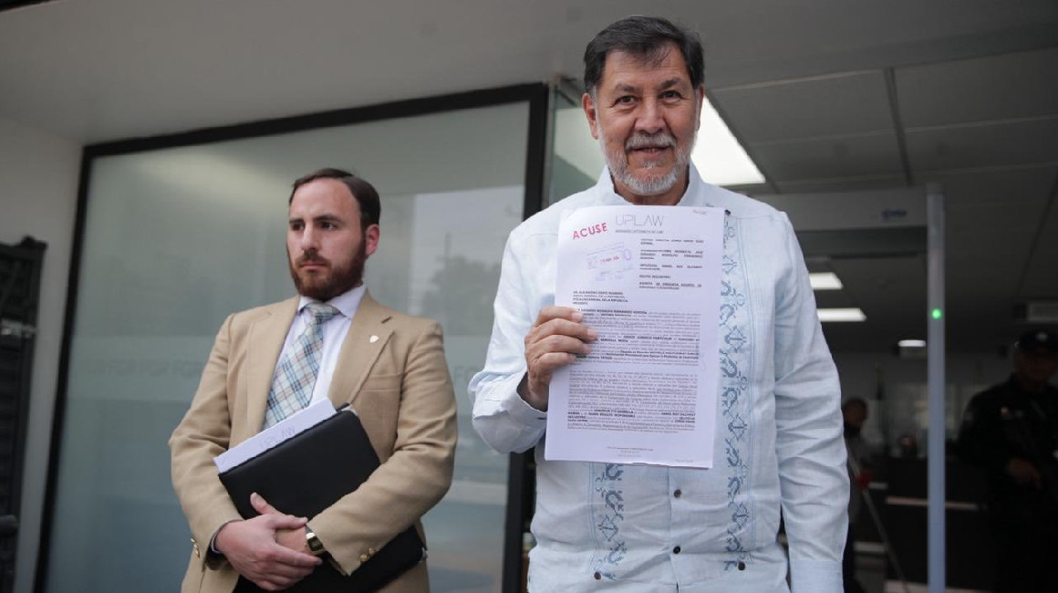 El diputado mexicano Gerardo Fernández a su salida de la Fiscalía de ese país.