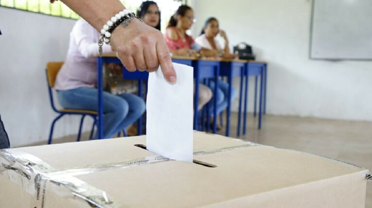 Imagen referencial sobre votaciones en Ecuador 2024.