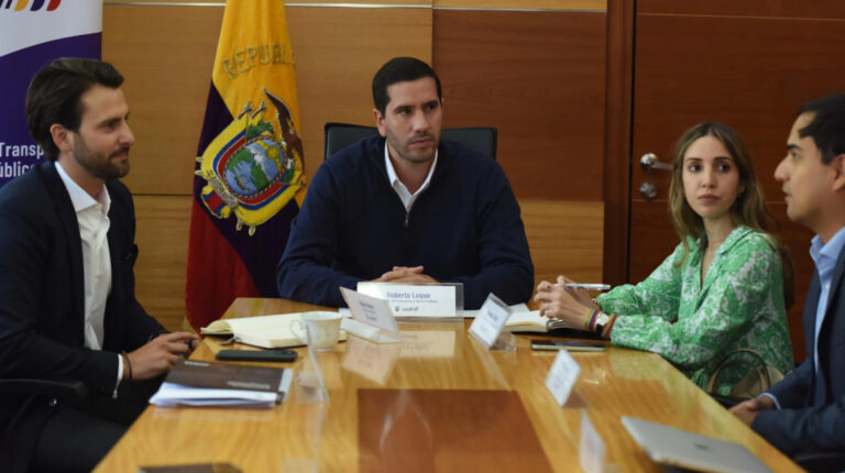 Noboa encarga la Cartera de Energía a su ministro de Transporte, Roberto Luque