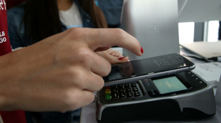 La billetera digital Apple Pay funciona en tres bancos de Ecuador