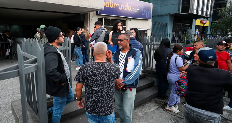 Los ciudadanos venezolanos lamentan que el anuncio del cierre de los consulados haya llegado sin información.