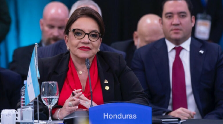 Honduras respalda a México y llama a su encargada de Negocios en Ecuador