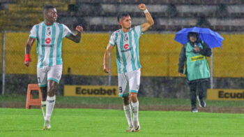 Jugadores de Cumbayá, durante un partido de LigaPro, el 30 de marzo de 2024.