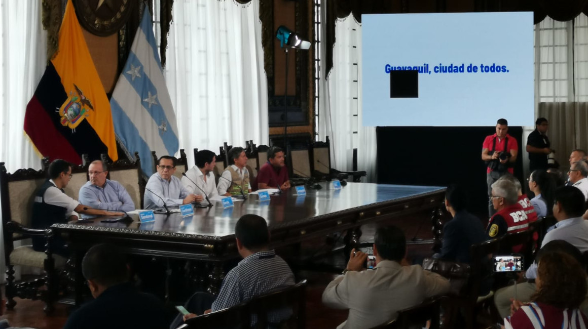El Comité de Operaciones de Emergencia (COE) Cantonal se reunió este jueves 18 de abril para analizar los efectos de los cortes de luz en el servicio de agua potable de Guayaquil.