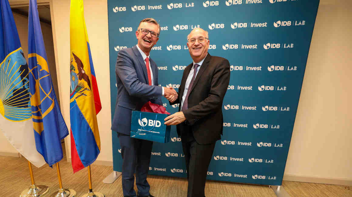 El ministro de Finanzas de Ecuador, Juan Carlos Vega se reunió con Ilan Goldfajn, presidente del BID en Washington, 17 de abril de 2024.