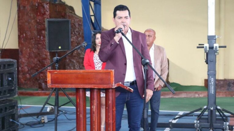 Jorge Maldonado, alcalde de Portovelo, en un evento deportivo el 17 de abril.