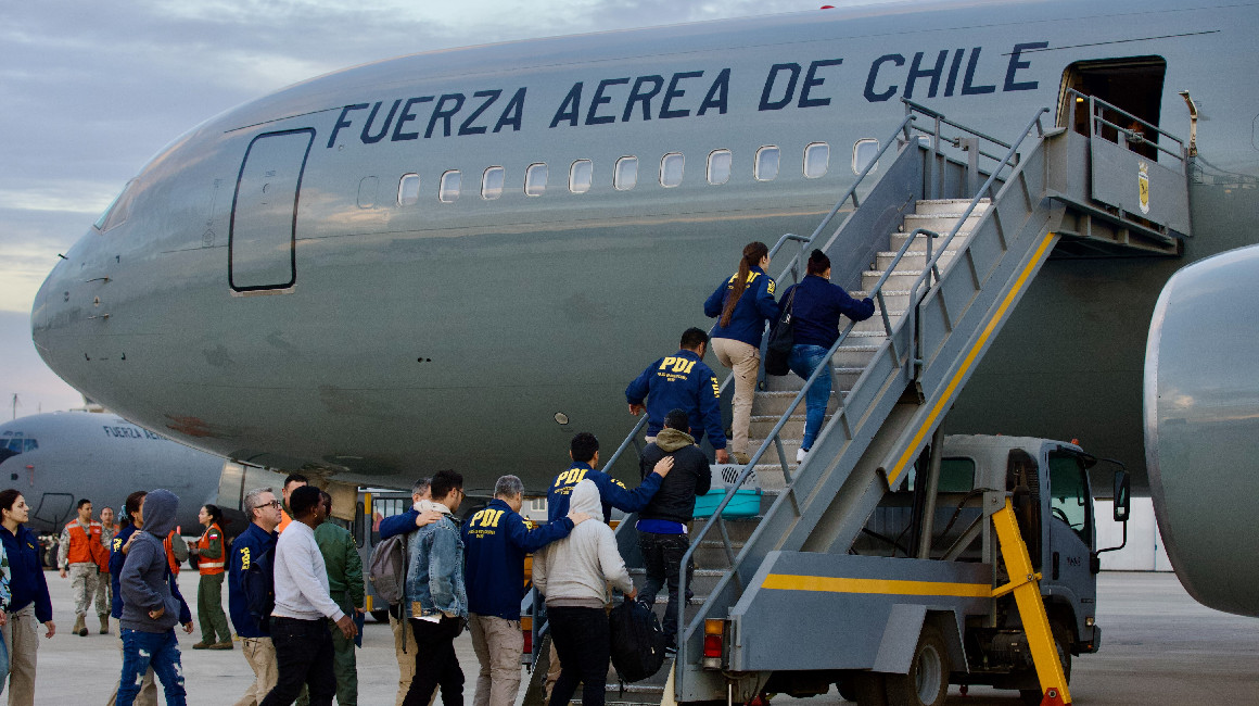 Deportación de extranjeros por cometer delitos en Chile el 19 de abril de 2024.