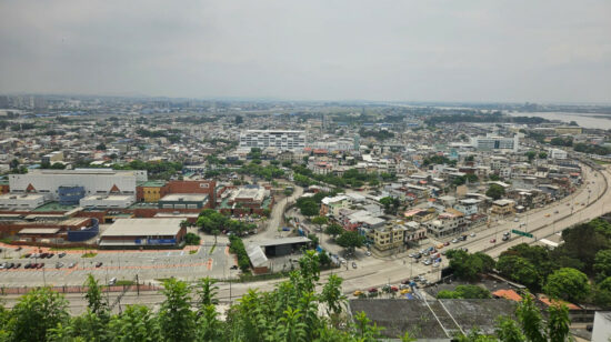 Panorámica de Guayaquil en el Día de la Tierra, el 22 de abril de 2024.