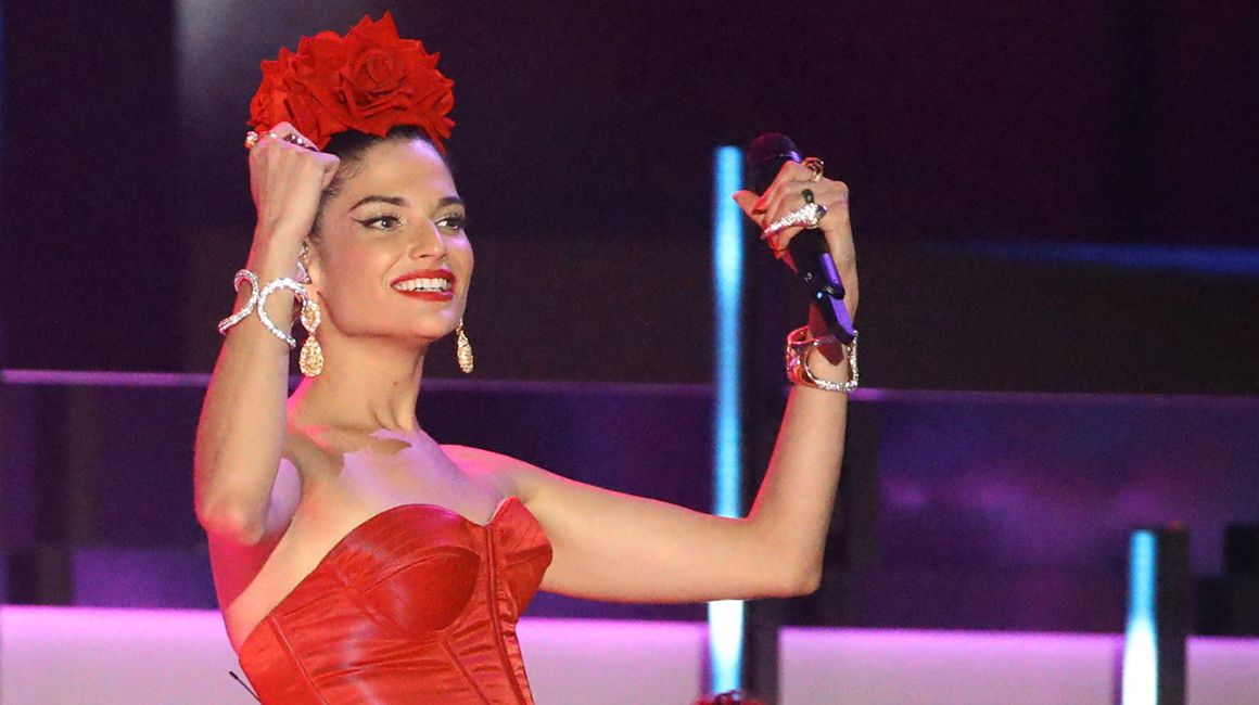Natalia Jiménez durante su presentación en los Latin Grammy Awards 2019. La artista vendrá a Ecuador para un concierto en Quito.