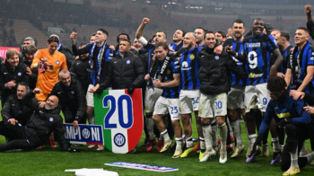 Los jugadores del Inter festejan el título de la Serie A de Italia, en San Siro, el 22 de abril de 2024.