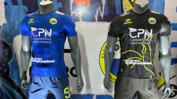 Presentación de las camisetas que usarán los jugadores de Espoli durante la temporada 2024, el 23 de abril.