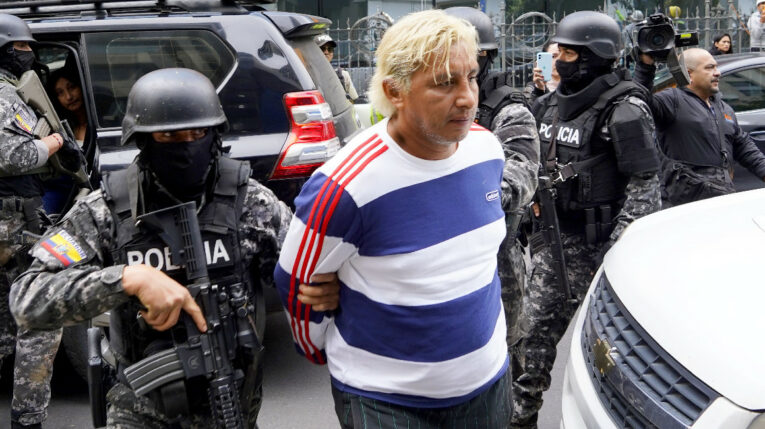 El detenido Fabricio Colón Pico el lunes 22 de abril de 2024, en la Unidad de Flagrancia de Quito.