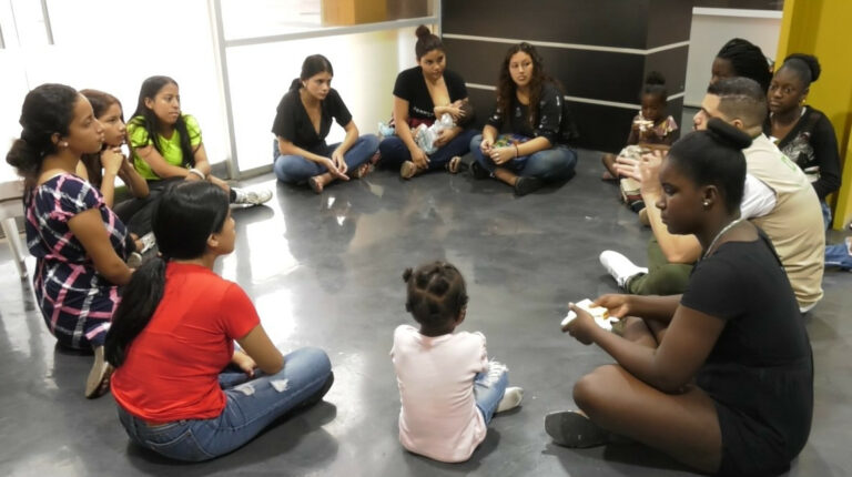Guayaquil crea red para evitar la deserción de estudiantes embarazadas: ¿Cómo inscribirse?
