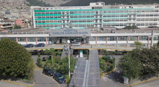 El Hospital Carlos Andrade Marín en una casa de salud del Instituto Ecuatoriano de Seguridad Social (IESS).
