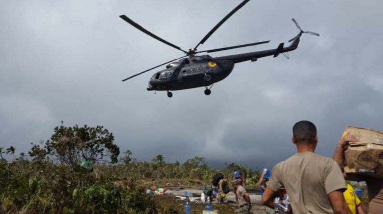 Lluvia dificulta rescate de militares y civiles fallecidos en accidente aéreo en Pastaza