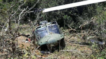 Restos del helicóptero accidentado en Pastaza, en el que murieron cinco militares y tres civiles, el 26 de abril de 2024.