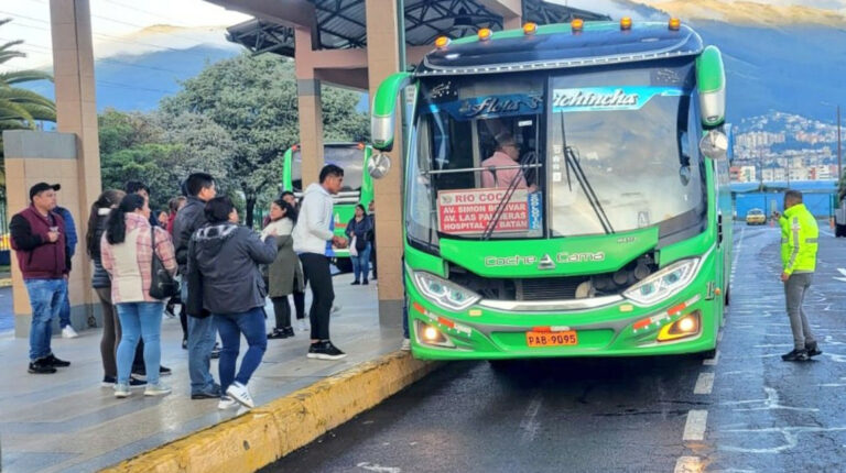 Nueva ruta de buses llega a la terminal Río Coca para conectarse con el Metro de Quito