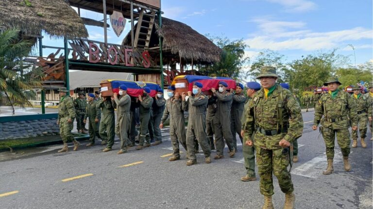 Tragedia en Pastaza: Cuerpos de cuatro militares son llevados a Latacunga y Guayaquil