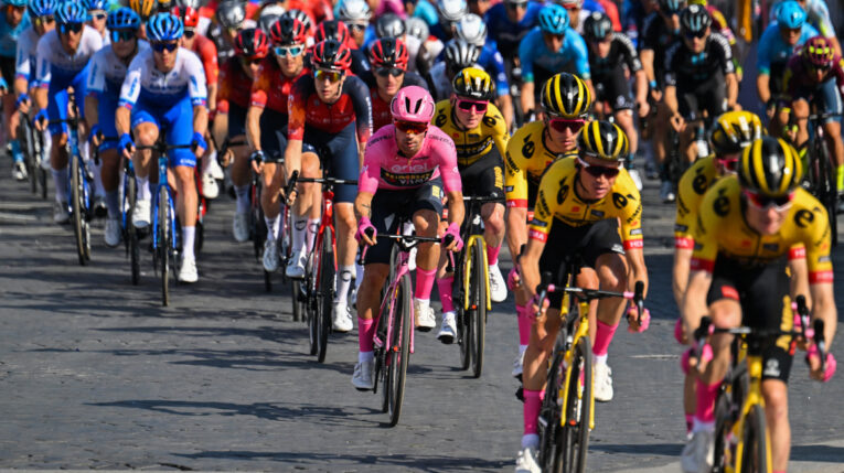 Ciclistas compiten durante la anterior edición del Giro de Italia, el 28 de mayo de 2023.