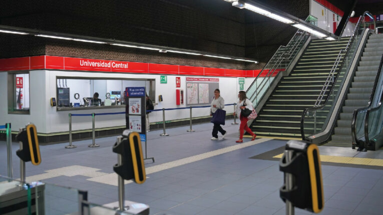 Imagen referencial de la parada del Metro de Quito en la estación Universidad Central.