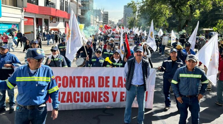 Con descontento y arengas contra el Gobierno, sindicatos marchan por el Día del Trabajador
