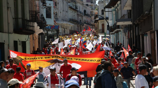Vista panorámica de la marcha por el Día del Trabajador en Quito, el 1 de mayo de 2024.
