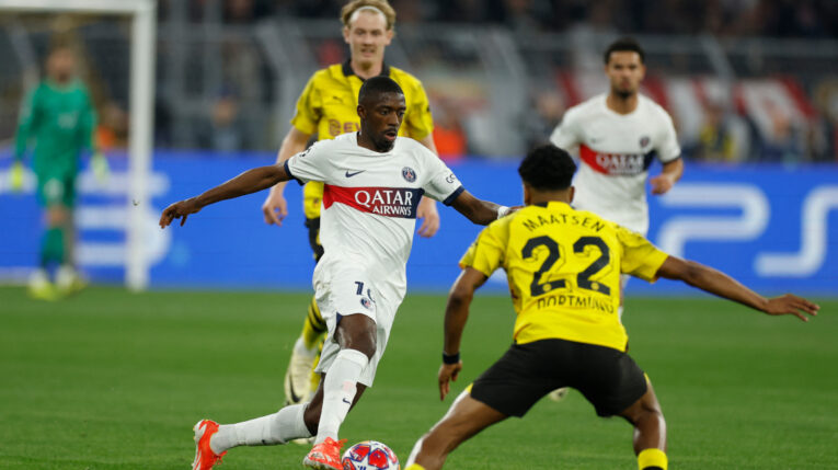 Jugadores del Borussia Dortmund y el Paris Saint-Germain (PSG) en la semifinal de la Champions League, 1 de mayo de 2024.