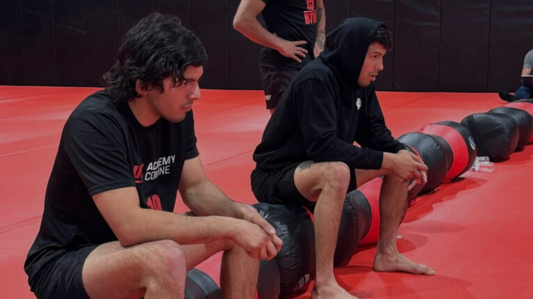 Adrián y Andrés Luna Martinetti, durante un entrenamiento en el programa de desarrollo de UFC, en México.