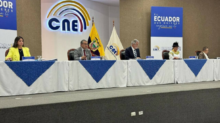 CNE aprueba resultados numéricos de la consulta popular en Ecuador