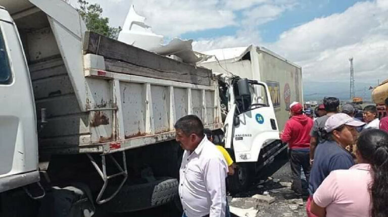 Choque de camión y volqueta deja un fallecido en sector El Chasqui