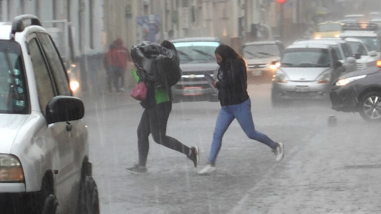 Lluvias en el centro de Cuenca el 23 de abril de 2024.