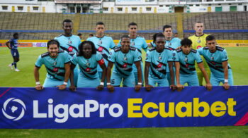 Jugadores de Cumbayá en el partido ante Macará, 4 de mayo de 2024.