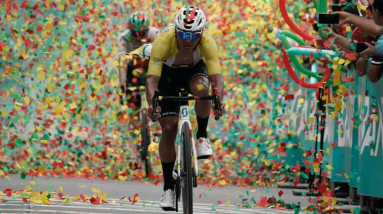 Jonathan Caicedo gana la cuarta etapa en la Vuelta Bantrab 2024