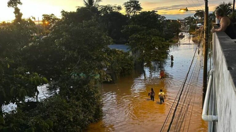 Orellana quedó bajo el agua tras 24 horas de lluvias intensas