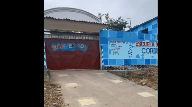 Encapuchados exigieron USD 5.000 a directora en una escuela de Guayaquil